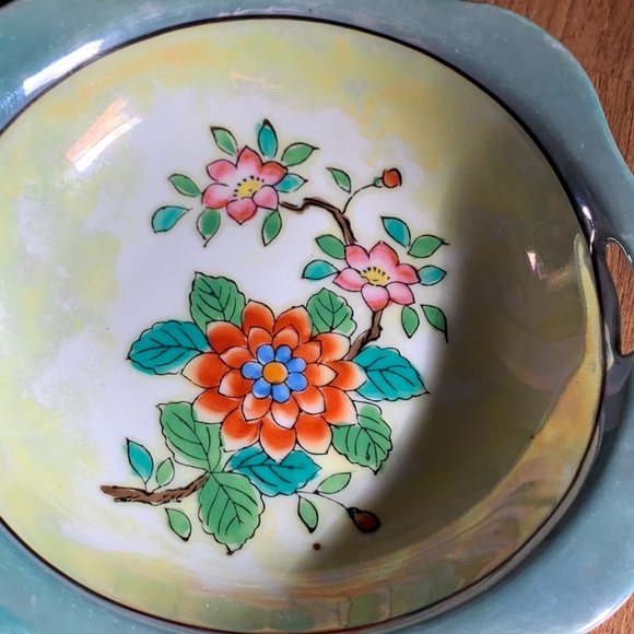 Painted Floral Dish (Japan) - Picture 3 of 9